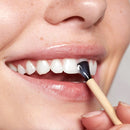 vName Aleca zobu seruma uzklāšana uz zobiem