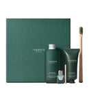 vVardis White Enamel Set balinošs un emalju atjaunojošs mutes dobuma kopšanas komplekts ar spēcīgu piparmētru garšu