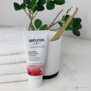 Weleda  zobu pasta ar rotangpalmas ekstraktu vannā