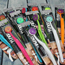 Tung mēles birstes ar želejas paraugu iepakojumiem dažādās krāsās